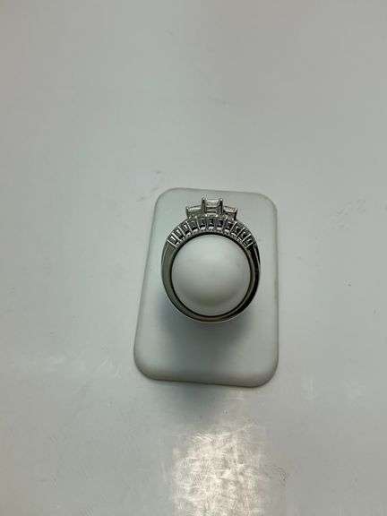 CERTIFIED 14K WHITE GOLD AND DIAMOND RING