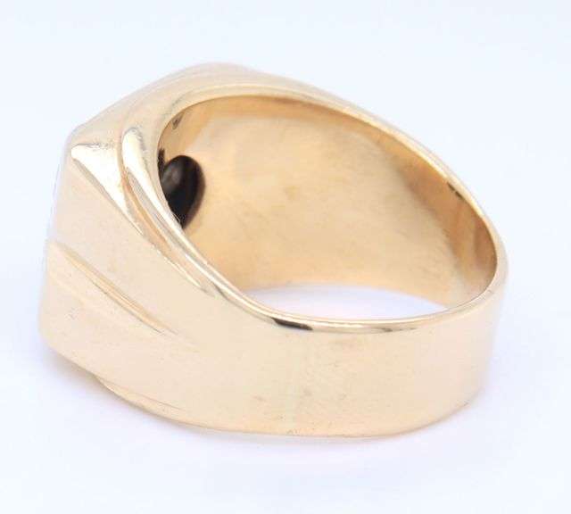 Gent's 14kt yellow gold 1ctw diamond cluster ring