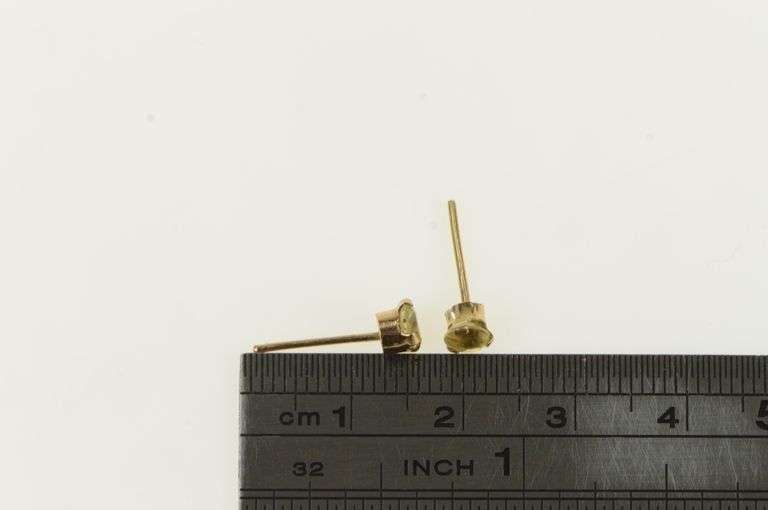 14K Yellow Gold Oval Quartz Solitaire Vintage Stud Earrings
