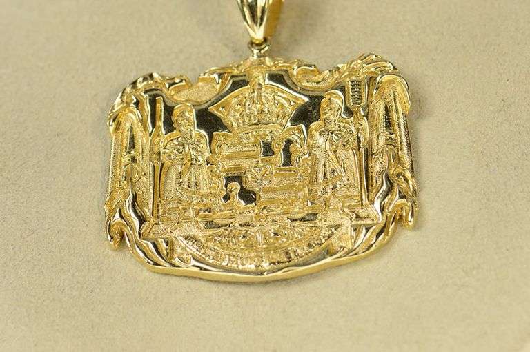 14K Yellow Gold Hawaiian State Wax Seal Ornate Embossed Pendant