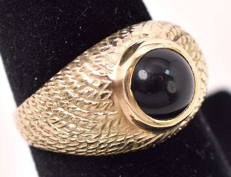 Sturdy 10K Yellow Gold Black Onyx Gemstone Ring