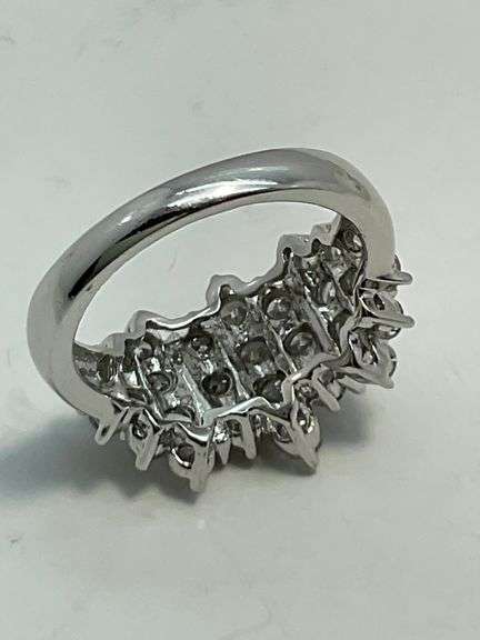 CERTIFIED BRAND NEW 14K WHITE GOLD AND DIAMOND RING. 2.50 CARATS