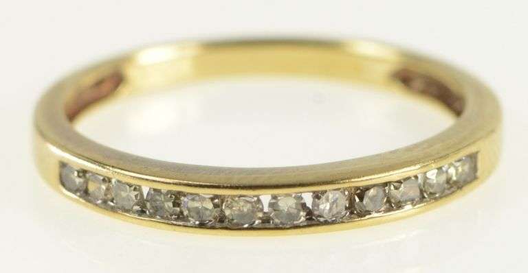 14K Yellow Gold Classic Diamond Wedding Band Ring