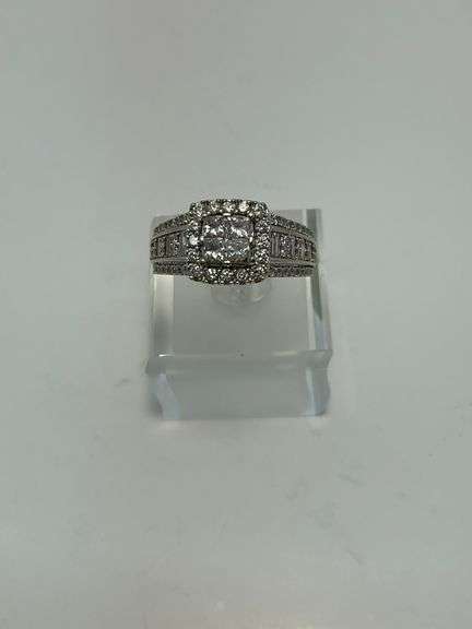 CERTIFIED 14K WHITE GOLD AND DIAMOND RING. 1.50 CARATS