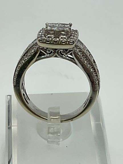 CERTIFIED 14K WHITE GOLD AND DIAMOND RING. 1.50 CARATS