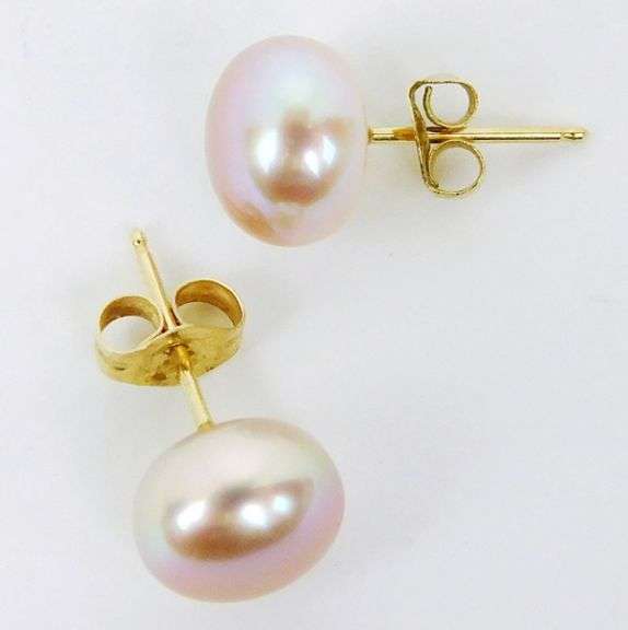 Lustrous 14K Pink Pearl Stud Earrings