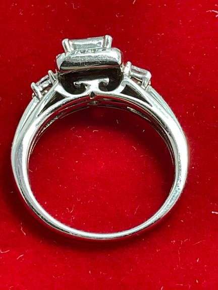 CERTIFIED 14K WHITE GOLD AND DIAMOND RING