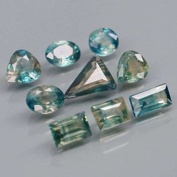 Stunning blue green 4.27ct mixed cut Sapphire set