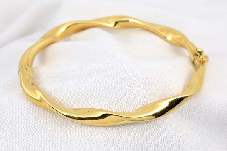 Stylish 14K YG Twist Bangel