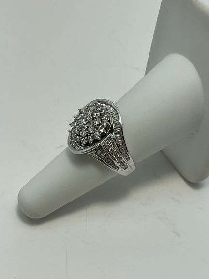 CERTIFIED 14K WHITE GOLD AND DIAMOND RING