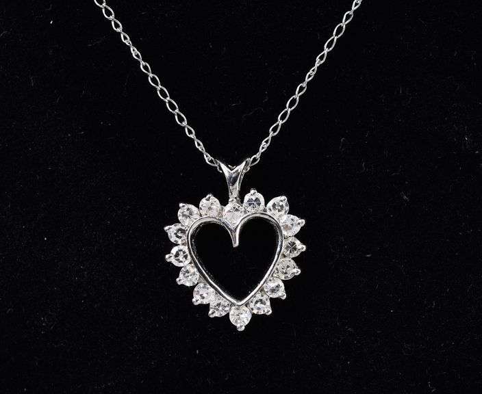 Phenomenal 14K white Gold Diamond Heart Pendant Necklace