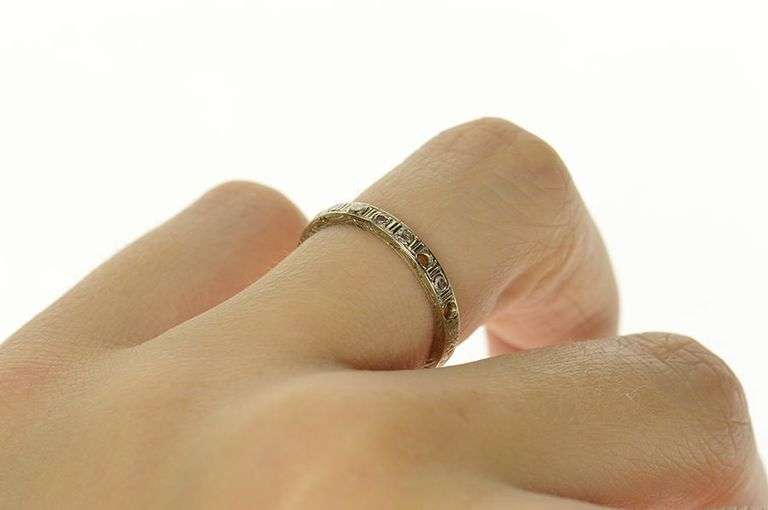 18K White Gold Art Deco Diamond Ornate Wedding Band Ring