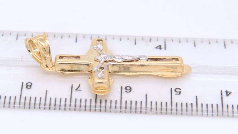 Cross crucifix pendant in 14kt yellow gold