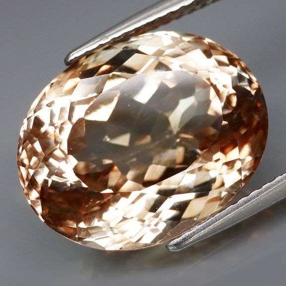 Glittering 16ct champagne Imperial Topaz