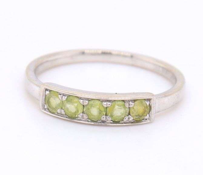 18kt White gold bony levy peridot five stone stackable band