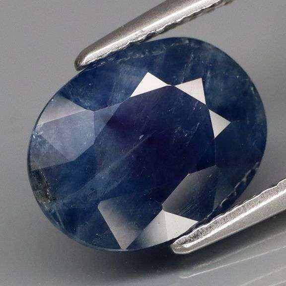 Stunning 3.36ct dark blue Sapphire