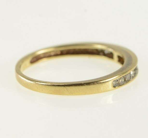 14K Yellow Gold Classic Diamond Wedding Band Ring