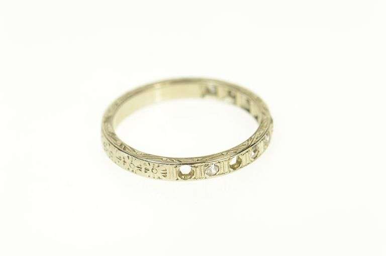 18K White Gold Art Deco Diamond Ornate Wedding Band Ring