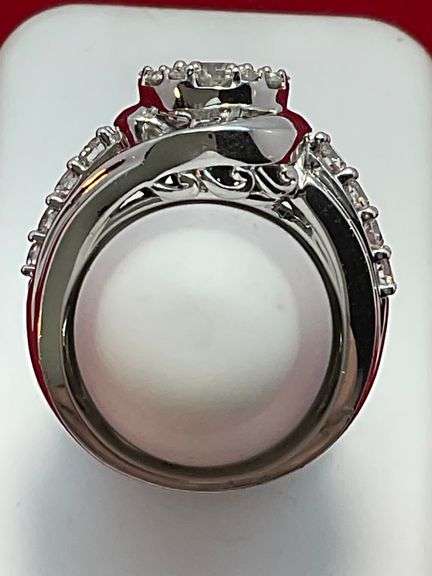 CERTIFIED 14K WHITE GOLD AND DIAMOND RING. 2.75 CARAT.