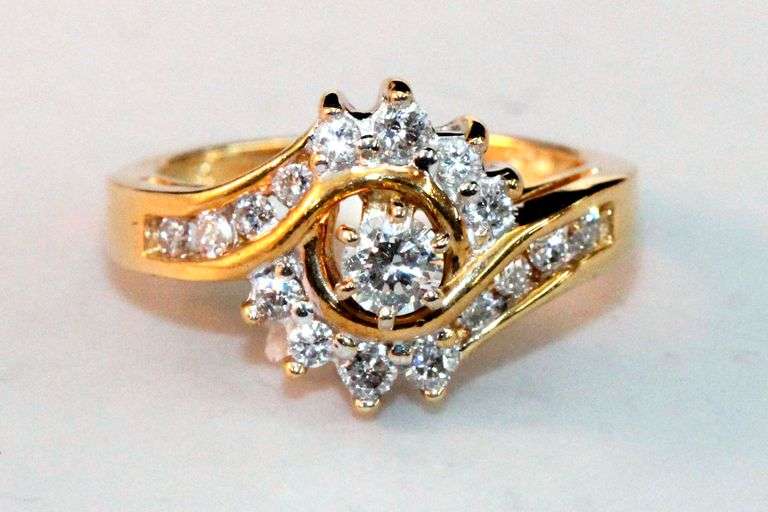 Sweet & Sparkling Diamond Ring in 14k