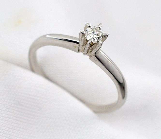 Sweet 18K WG Small Diamond Solitaire