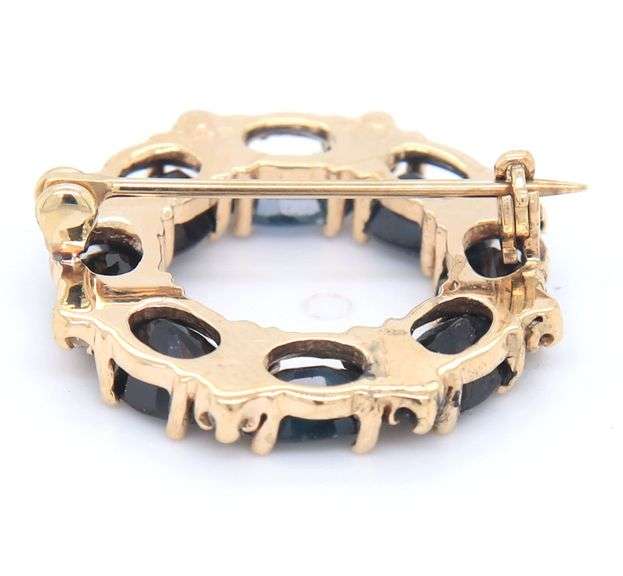 14kt Yellow gold oval blue sapphire and diamond circle brooch
