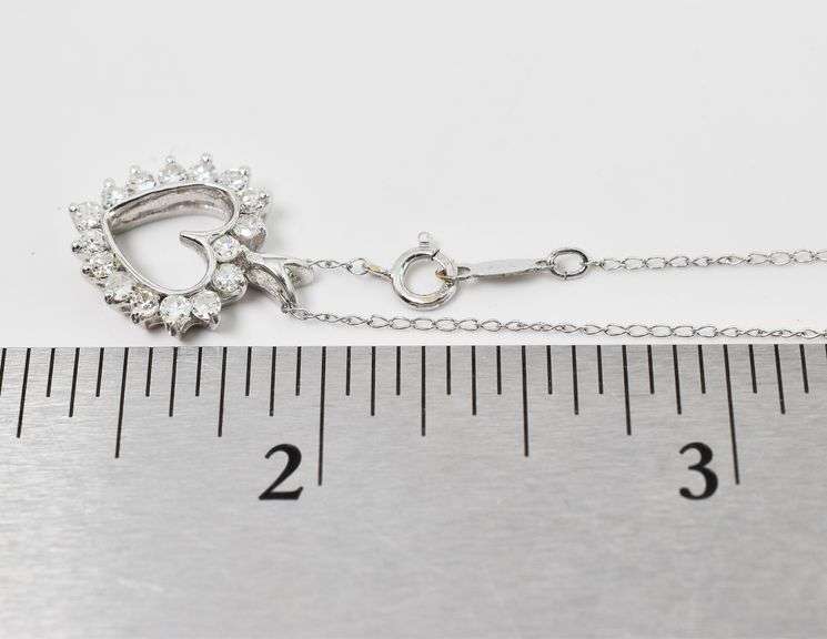 Phenomenal 14K white Gold Diamond Heart Pendant Necklace
