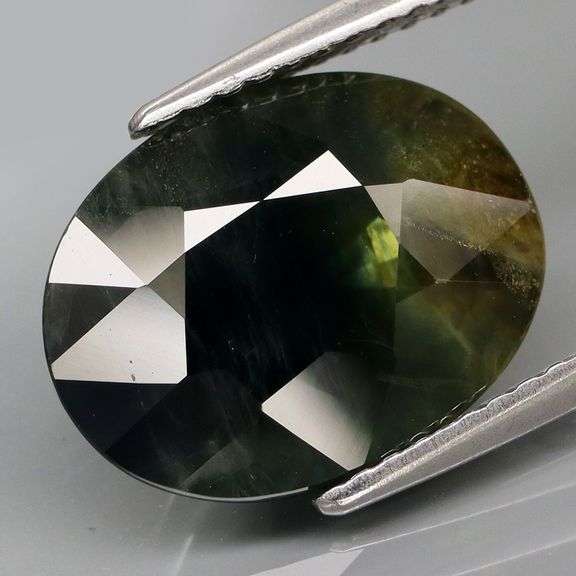 Bi-color! 7.30ct super unique Sapphire