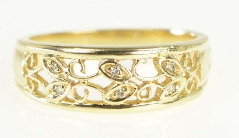 14K Yellow Gold Diamond Heart Filigree Wedding Band Ring