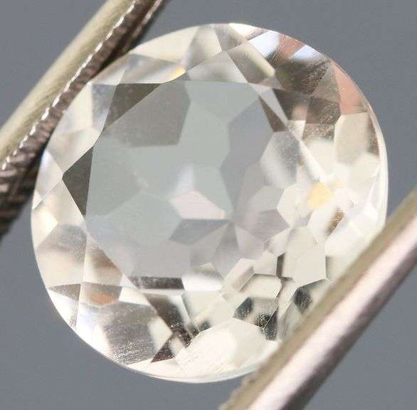 Dazzling 3.52ct diamond white Topaz solitaire