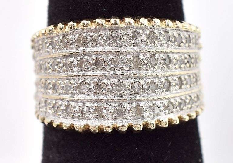 Amazing 10K Yellow Gold Diamond Ring