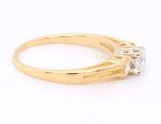 18kt Yellow gold three stone diamond ring