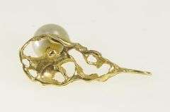 14K Yellow Gold Retro Pearl Diamond Cut Textured Pendant