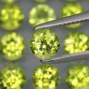 Fantastic 6.09ct 4mm round cut Peridot set
