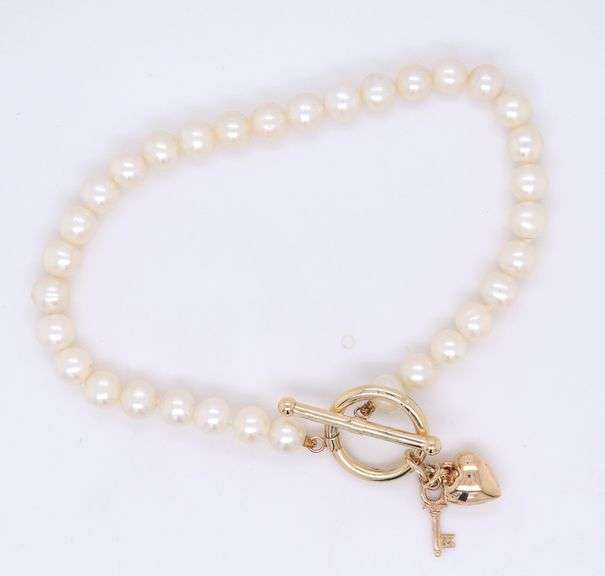 5.5mm White fresh water pearl bracelet with heart key charm