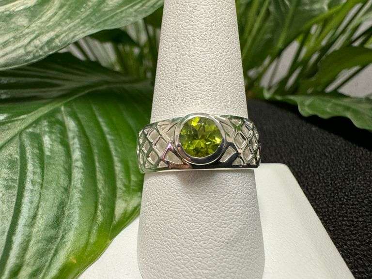 Sterling Silver Natural Gemstone Perdiot Ring Size 10