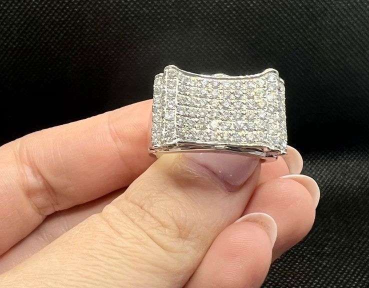 CLASSIC YET STYLISH 14K WHITE GOLD MEN’S DIAMOND RING