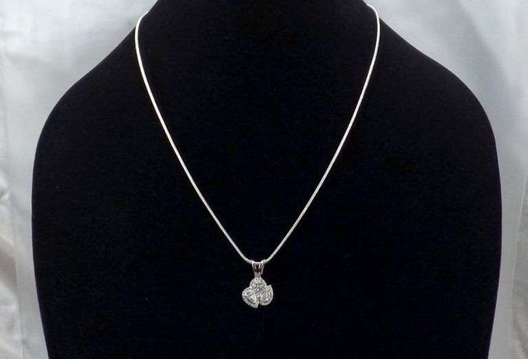 Sparkling 2 Ct Mint Green Simulated Diamond Pendant