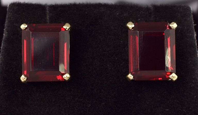 Beautiful 14K Yellow Gold Red Garnet Gemstone Stud Earrings