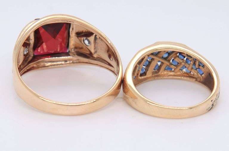 Lot of 2 10kt Yellow gold garnet and sapphire rings
