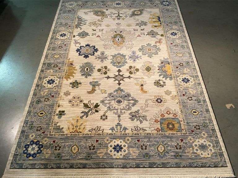 Beautiful and colorful Wool Rug 6x8