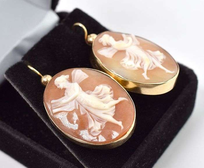Fantastic 14K Yellow Gold Onyx Cameo Earrings