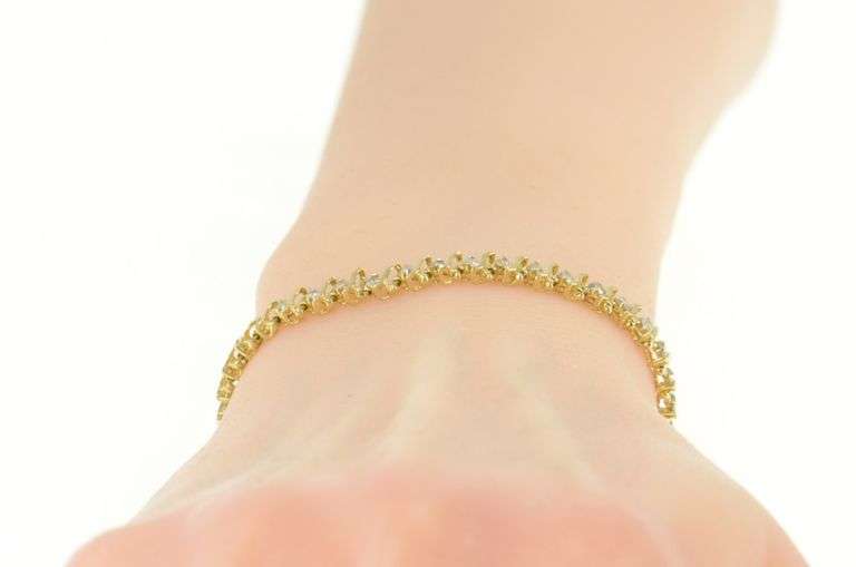 10K Yellow Gold 1.50 Ctw Diamond Wavy Link Classic Tennis Bracelet