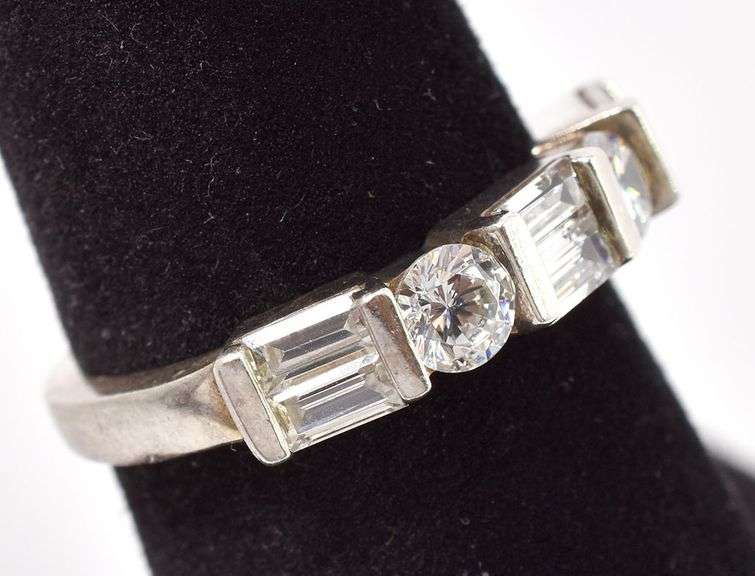 Cubic Zirconia Gemstone Ring in Sterling Silver