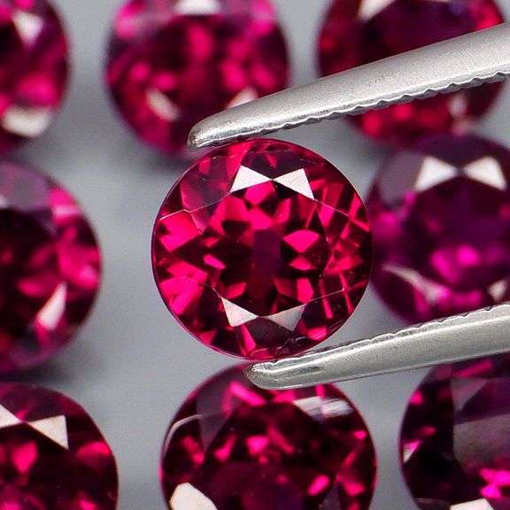 Premium 6.85ct round cut cherry red Garnet set
