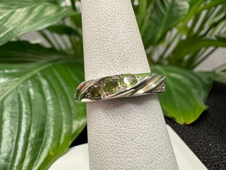 Sterling Silver Natural Gemstone Perdiot Ring Size 6