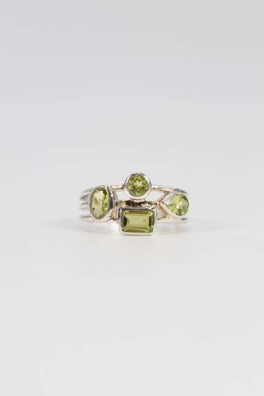 Sterling Silver Natural Peridot Gemstone Ring Size 7