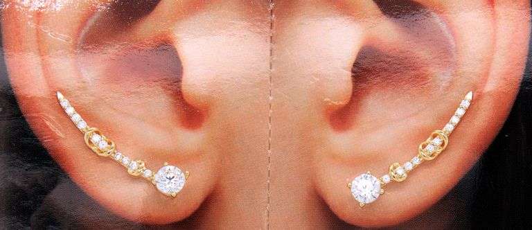 Diamond ear climber in 14kt Yellow gold