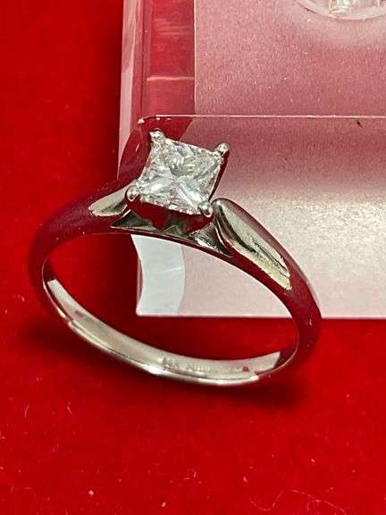 CERTIFIED 14K WHITE GOLD DIAMOND SOLITAIRE RING