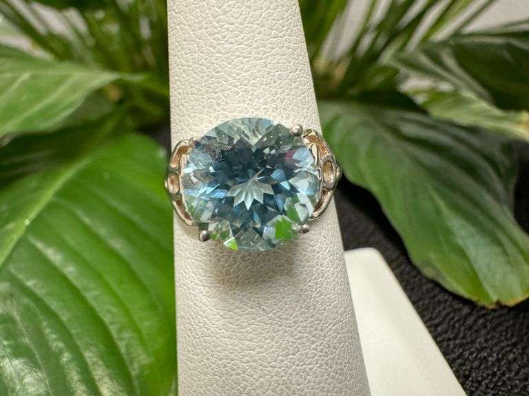 Sterling Silver Natural Gemstone Blue Topaz Ring Size 6